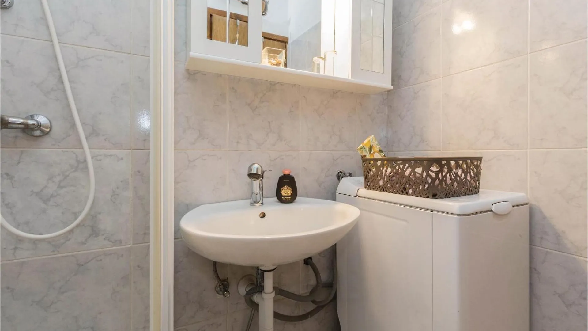2 Bedroom Gorgeous Home In בוג'ה 0*,