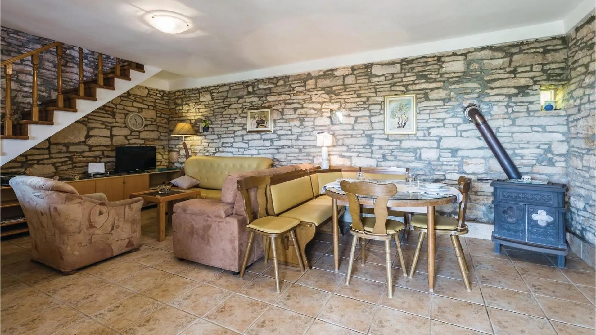 2 Bedroom Gorgeous Home In בוג'ה