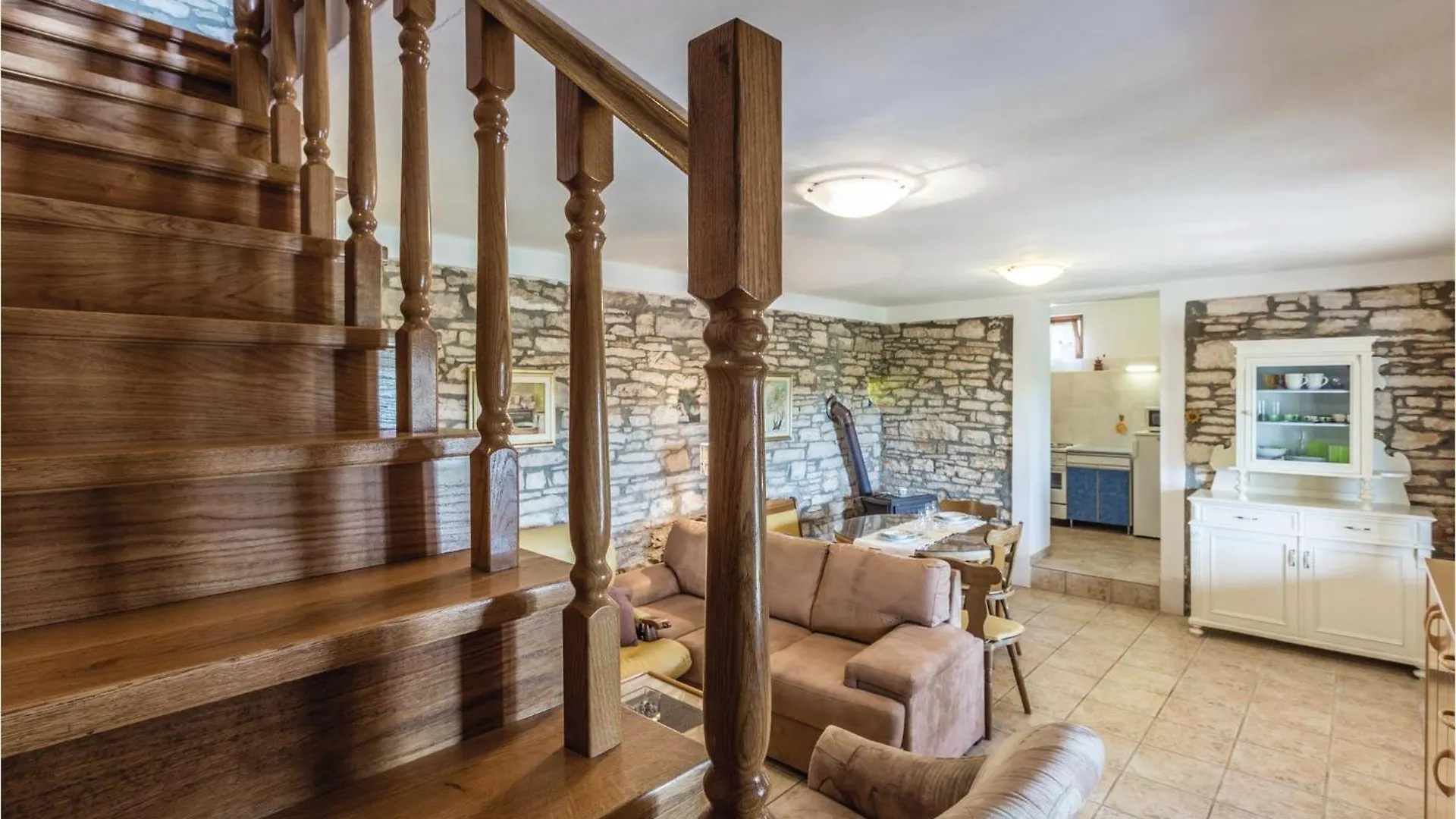 2 Bedroom Gorgeous Home In בוג'ה 0*,