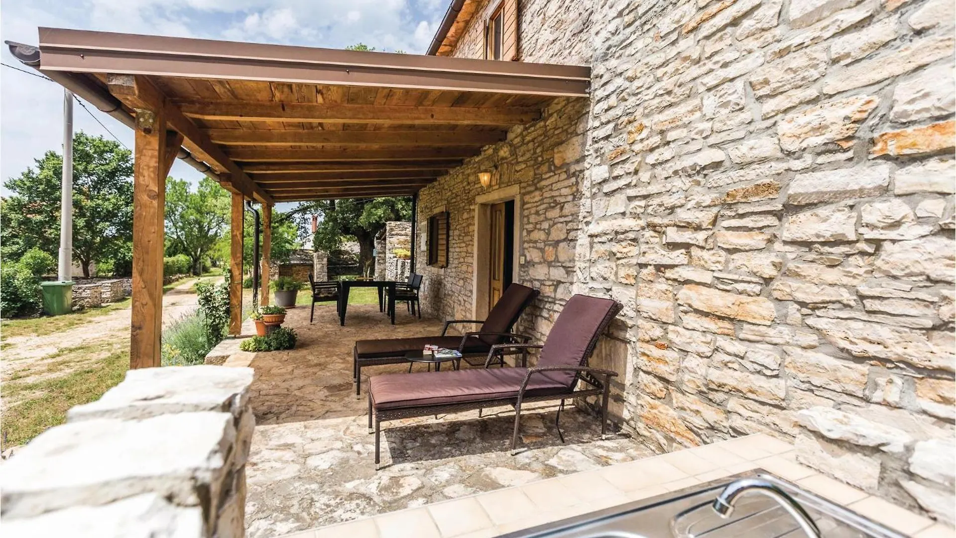 2 Bedroom Gorgeous Home In בוג'ה 0*,