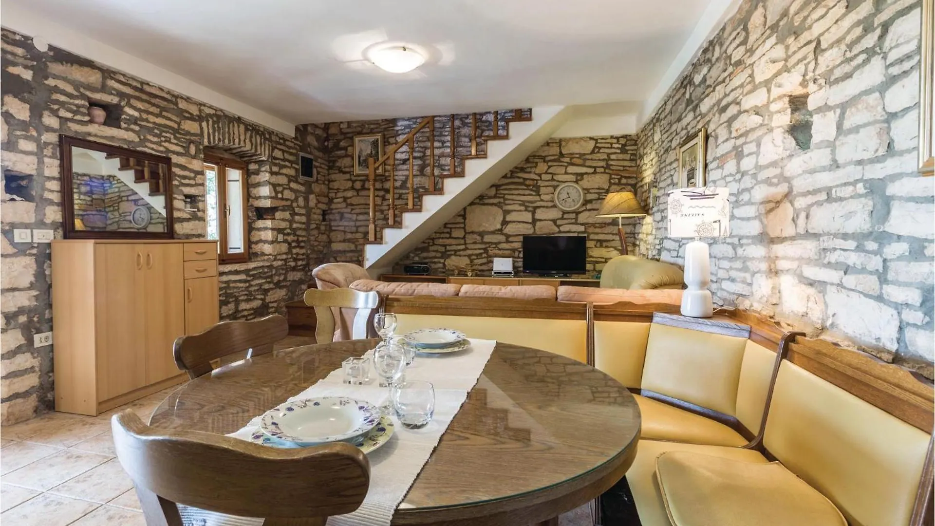 2 Bedroom Gorgeous Home In בוג'ה