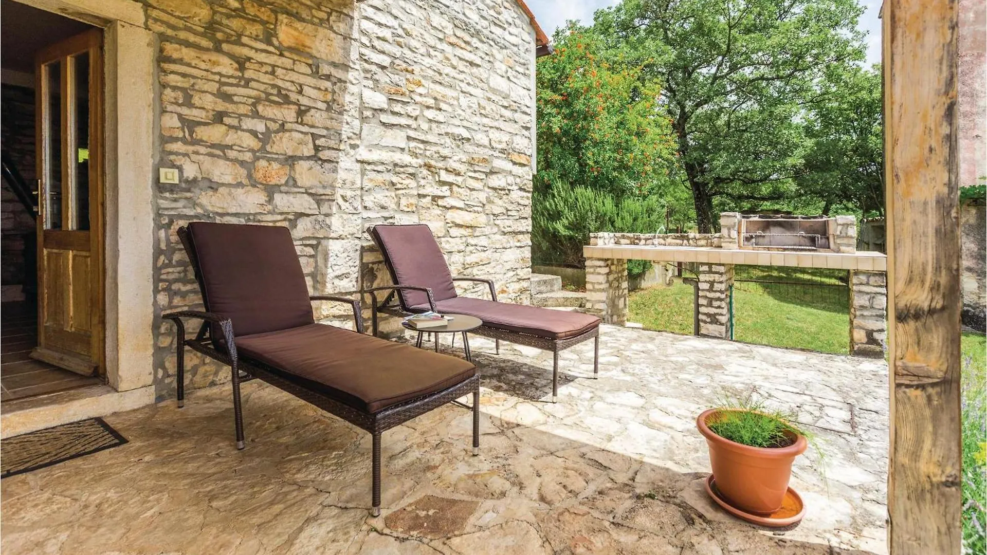 2 Bedroom Gorgeous Home In בוג'ה